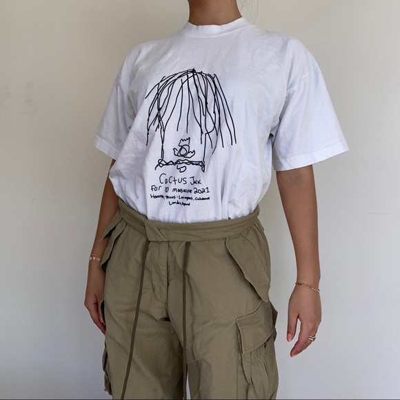 Travis Scott The Utopia Issue Tee
Worn only twice:)
Size mideum🖤 - Picture 10 of 12